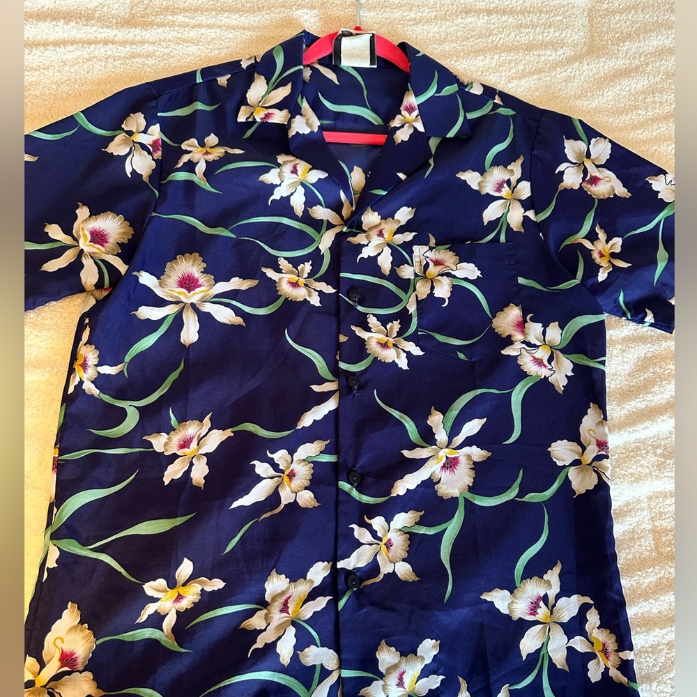 Medium Men’s Hilo Hattie Vintage Purple Iris Floral Hawaiian Shirt